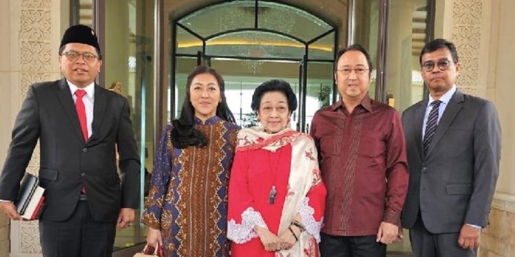 Meski di Luar Pemerintahan, Megawati Tegaskan Persahabatan dengan Presiden Prabowo