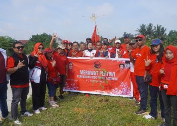 PHOTO: Merawat Pertiwi, PDI Perjuangan Kota Kendari Aksi Tanam Pohon Tebebuya