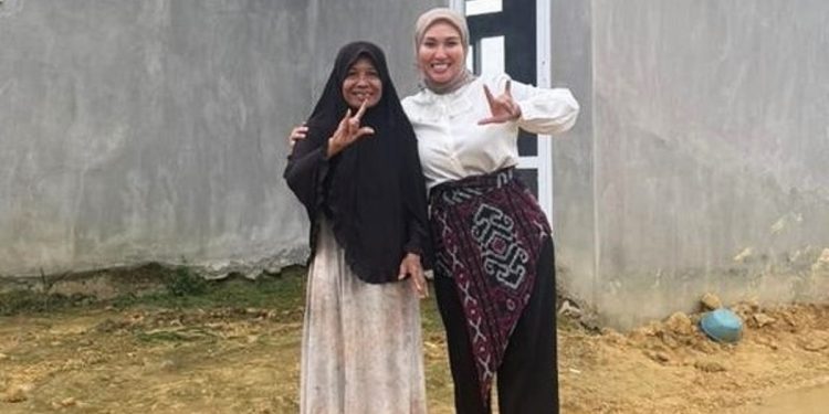 Menyalakan Harapan di Ramadan, Apriliani Kunjungi Rumah Rehab dan Bantu Kebutuhan Warga