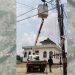 Sambut Ramadan, Apriliani Puspitawati Ganti Lampu Jalan Rusak di Puuwatu Kendari