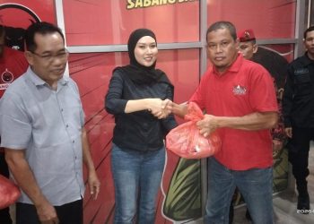 DPC PDI Perjuangan Kendari Bagikan Paket Sembako kepada Kader dan Simpatisan