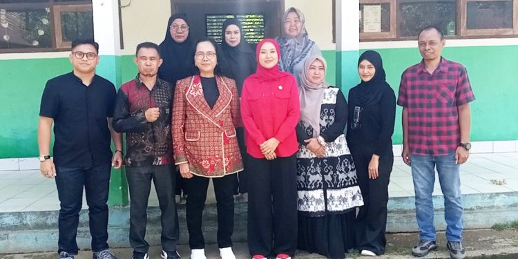 Wakil Ketua Komisi X DPR RI Esti Yohana Tinjau SDN 74 dan SDN 106 Kendari, Sejumlah RKB Bakal Direvitalisasi