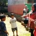 Peduli Pendidikan, Politisi Nasional PDIP Bagikan Buku Tulis Secara Gratis ke Anak-anak di Kendari