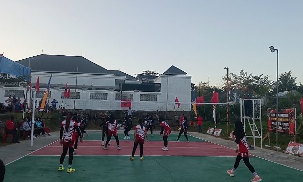 Empat Tim Putri Pastikan Tiket Semifinal Turnamen Voli Antar-Ranting PAC PDI Perjuangan Puuwatu