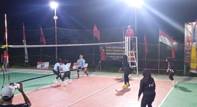 Turnamen Bola Voli PAC PDI Perjuangan Puuwatu: Kalahkan Watulondo Dua Set, Tim Putri Punggolaka ke Final