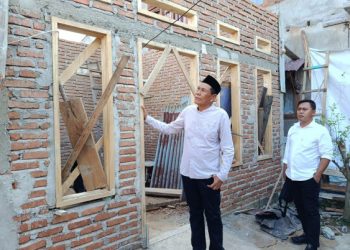 Anggota Fraksi PDI Perjuangan DPR RI Dapil Sultra Pantau Langsung Program BSPS di Kolaka