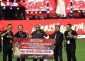 PDI Perjuangan Saat Momentum Soekarno Cup Serahkan Dana Gotong Royong untuk Korban Gempa NTT
