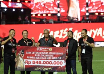 PDI Perjuangan Saat Momentum Soekarno Cup Serahkan Dana Gotong Royong untuk Korban Gempa NTT