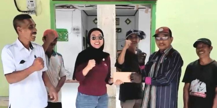 Apriliani Puspitawati Wujudkan Komitmen Renovasi Masjid Babussalam Watulondo