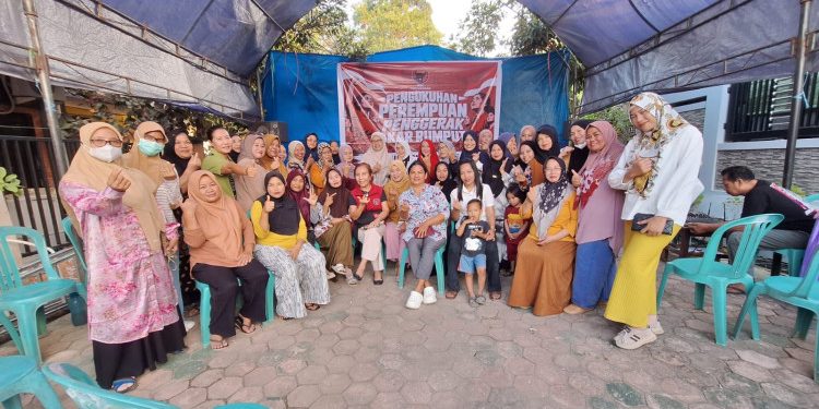 Perempuan Penggerak Akar Rumput di Dua Kecamatan dalam Kota Kendari Dikukuhkan