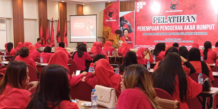 Gunartin Dorong Perempuan Kendari Jadi Penghubung Aspirasi Warga dengan Pemerintah